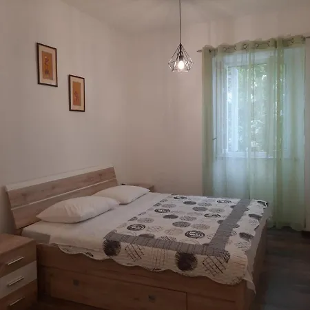 Car Apartman *