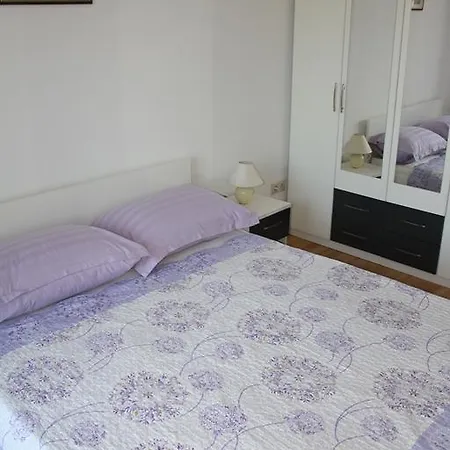 Apartman Car