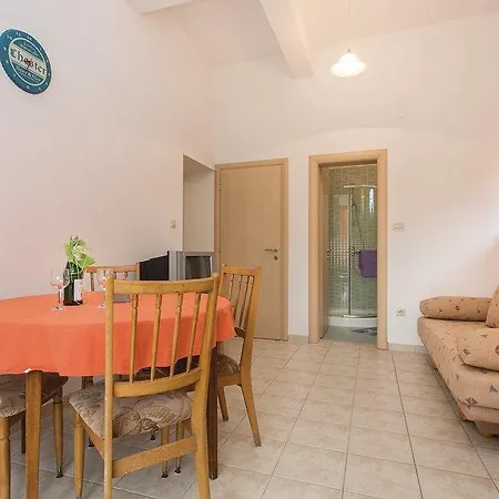 Car Apartment Silo (Krk)