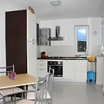 Car شقة *