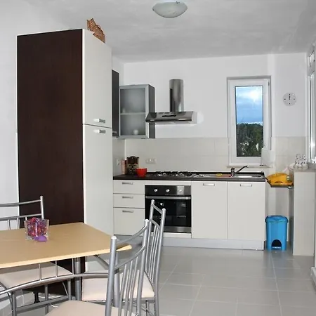 Car Apartman *